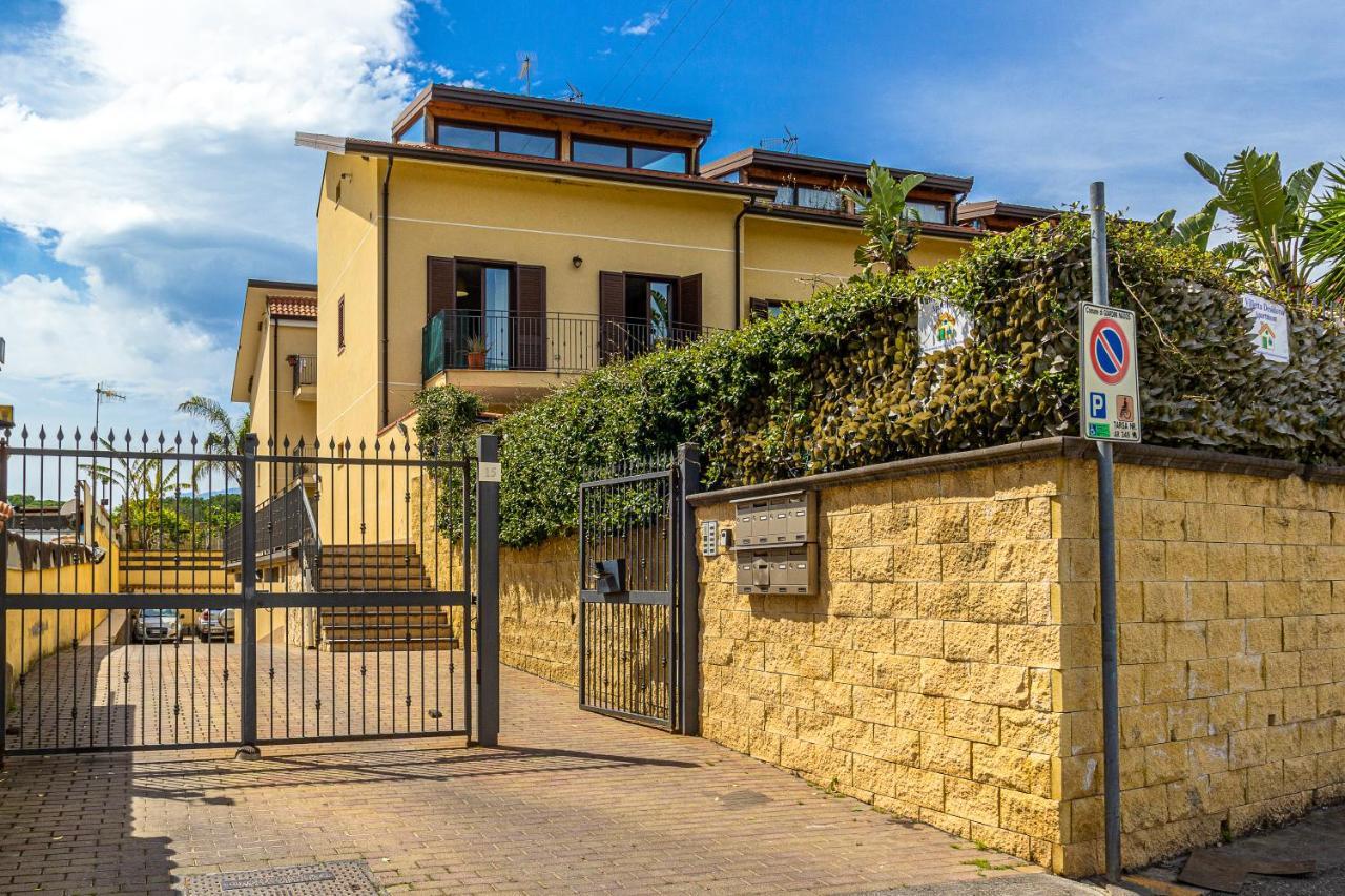 Villetta Desiderio Apartment Giardini Naxos Eksteriør billede